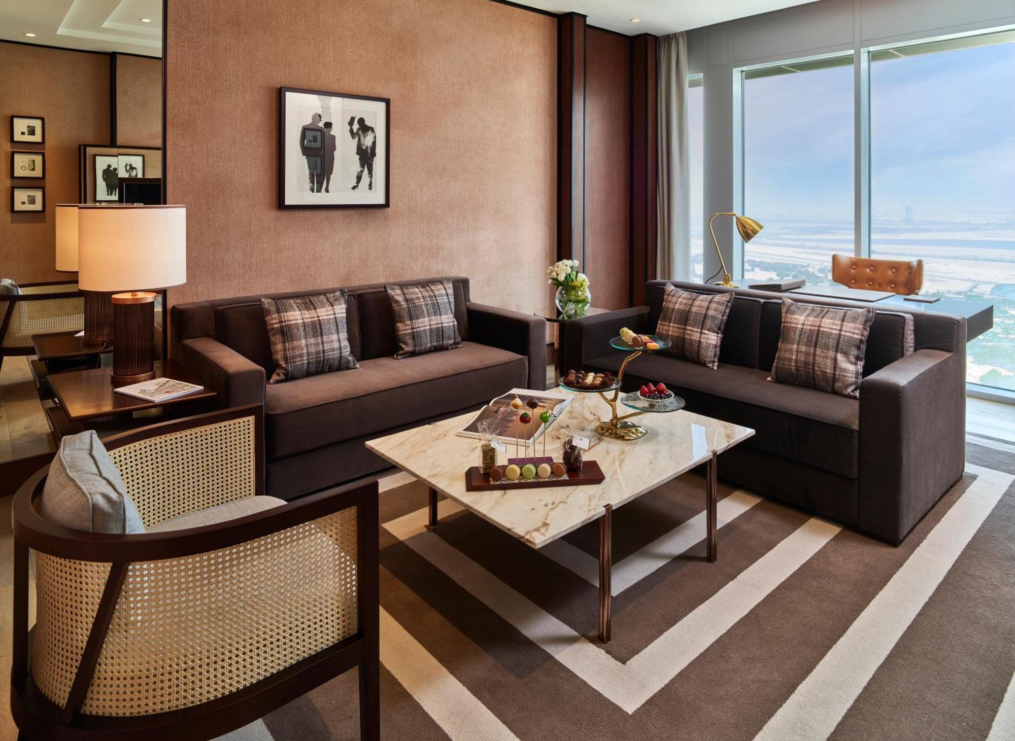迪拜国际金融中心华尔道夫酒店 外观 照片 A living room at the Ritz-Carlton, DIFC