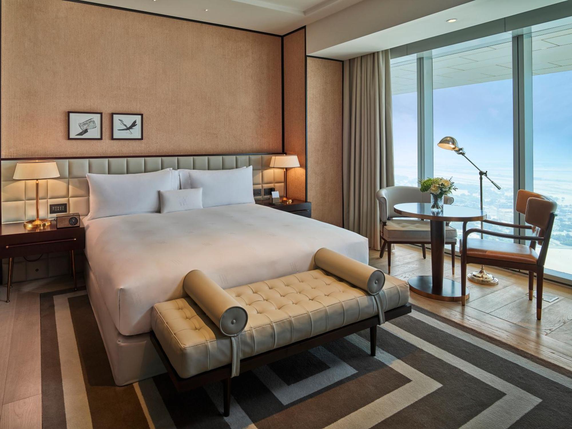 迪拜国际金融中心华尔道夫酒店 外观 照片 A bedroom at the Ritz-Carlton, DIFC
